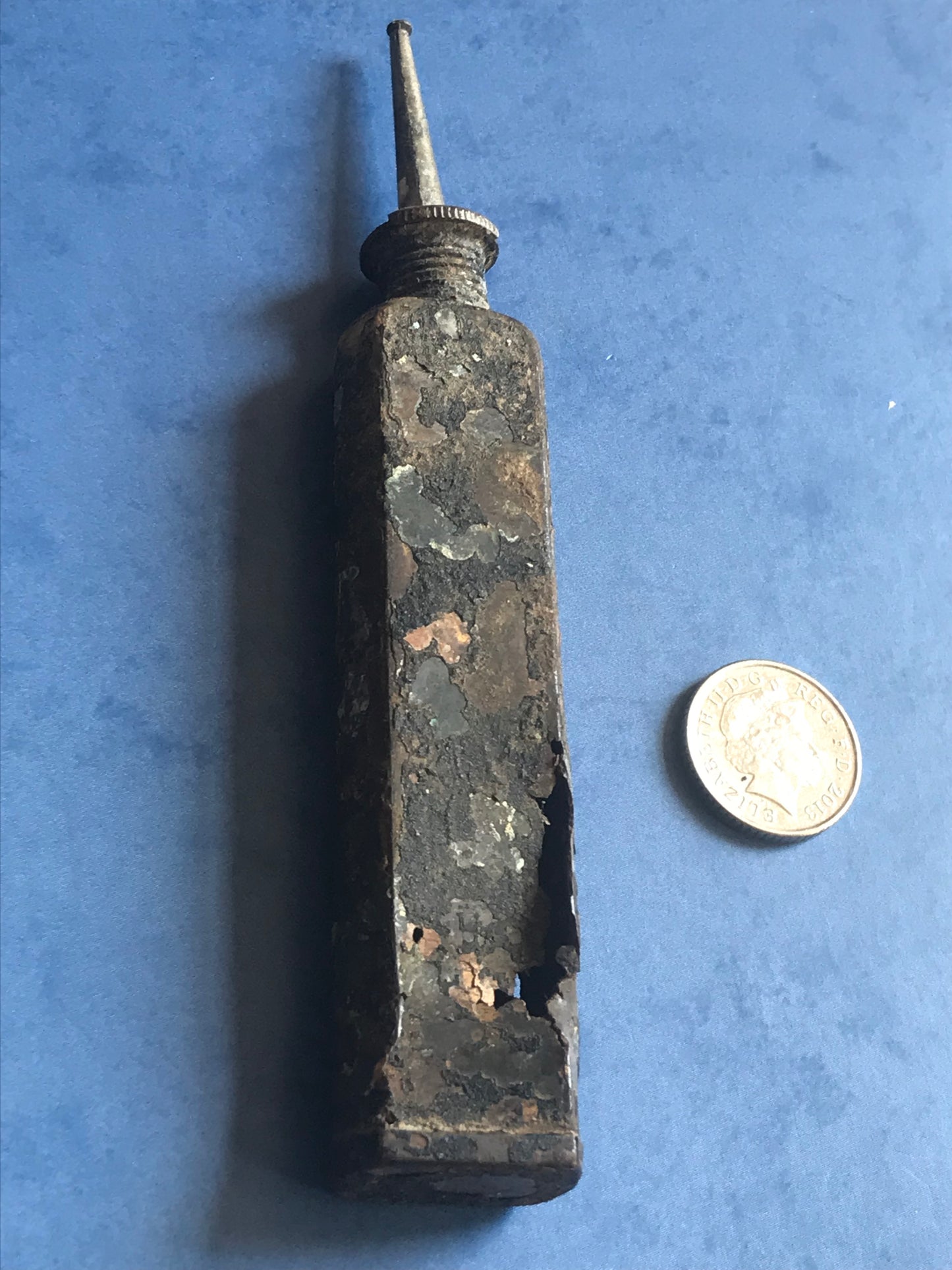 Relic battlefield Thompson machine gun bottle