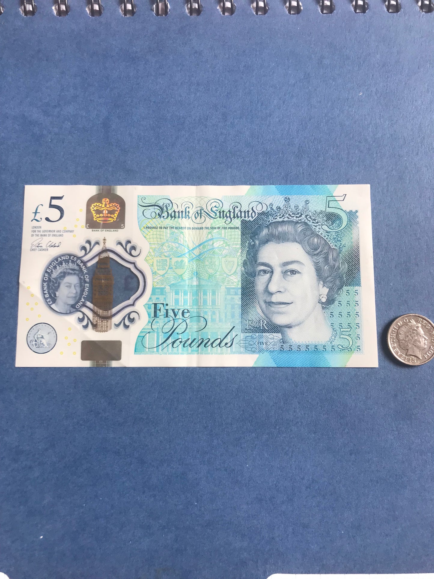Genuine Queen Elizabeth very low serial number £5 note rare Collectable five pound note AA01 062726