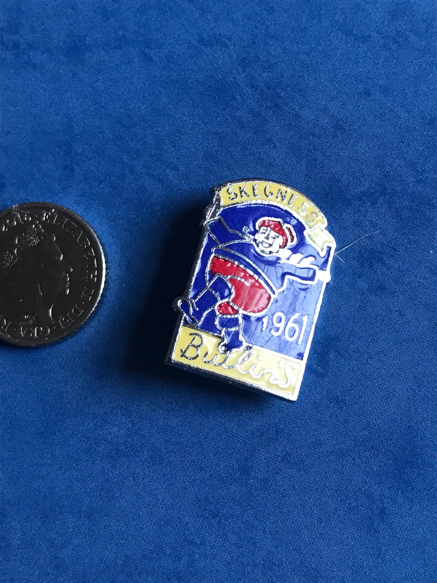 Butlins 1961 Skegness vintage metal pin badge excellent condition